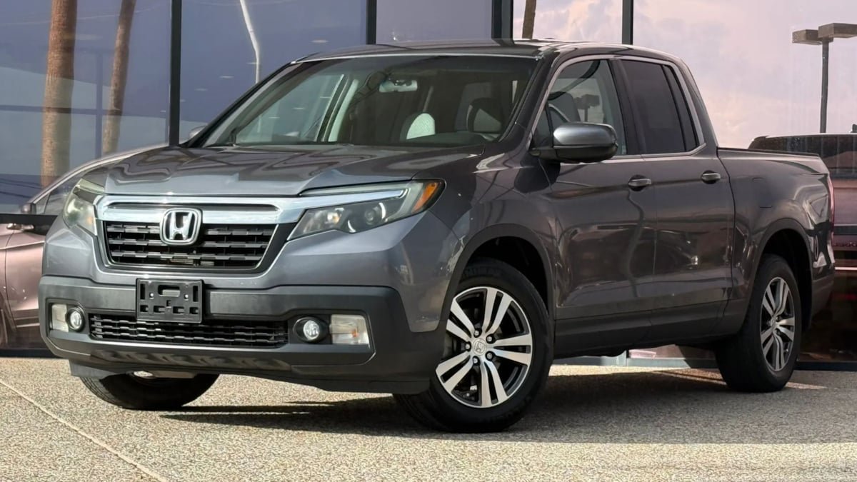 Used 2017 Honda Ridgeline RTS image 2