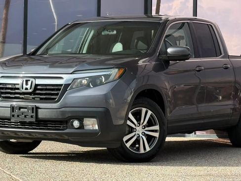 Used 2017 Honda Ridgeline RTS image 2