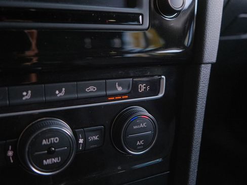 Used 2017 Volkswagen Golf SEL image 24