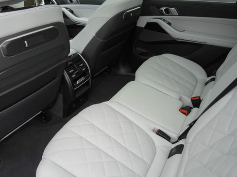 Certified 2025 BMW X7 xDrive40i AWD/4WD image 32