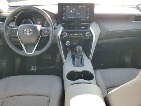 Certified 2022 Toyota Venza LE image 12