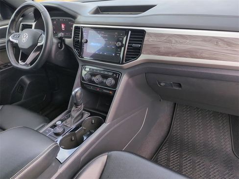 Used 2022 Volkswagen Atlas Cross Sport SE w/ Black Wheel Package image 27