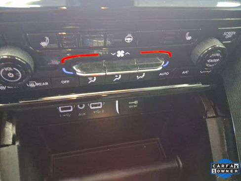 Used 2023 Jeep Grand Cherokee Limited w/ Black Appearance Package image 13