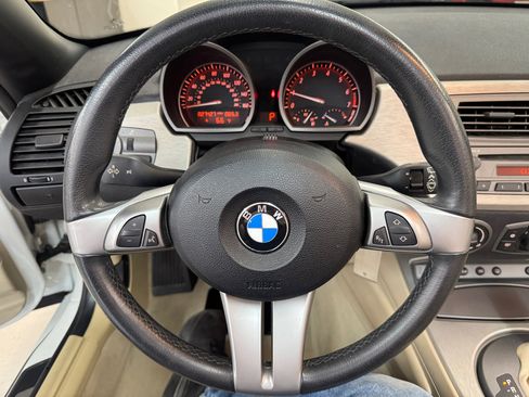 Used 2004 BMW Z4 2.5i image 12