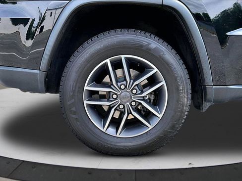 Used 2019 Jeep Grand Cherokee Laredo w/ Laredo X Package AWD/4WD image 36