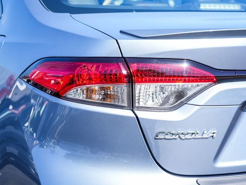 Certified 2025 Toyota Corolla SE image 9