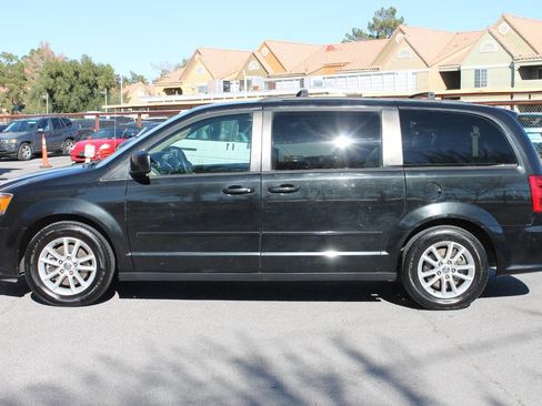 Used 2016 Dodge Grand Caravan SXT image 4