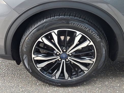 Certified 2022 Ford Escape SE w/ SE Sport Appearance Package image 10