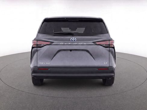 Used 2025 Toyota Sienna LE AWD/4WD image 4