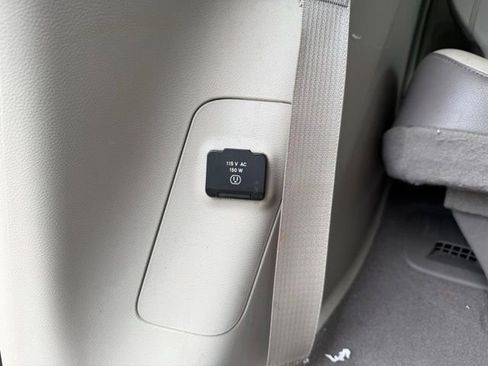 Used 2017 Chrysler Pacifica Touring-L Plus w/ Advanced Safetytec Group FWD image 27