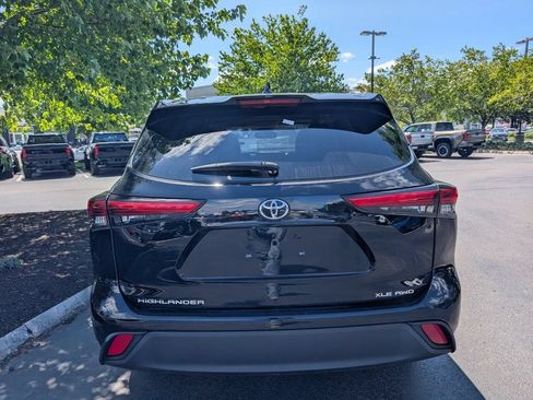 Used 2023 Toyota Highlander XLE AWD/4WD image 7