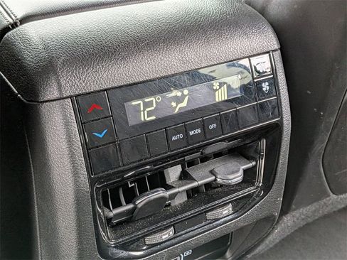 Used 2023 Jeep Grand Cherokee L Laredo image 23