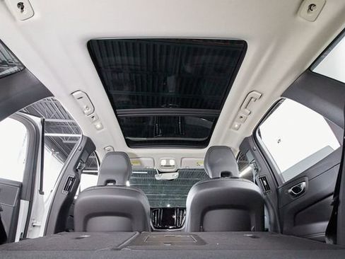 Certified 2025 Volvo XC60 B5 Plus AWD/4WD image 28