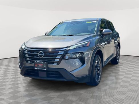 Used 2024 Nissan Rogue SV AWD/4WD image 3