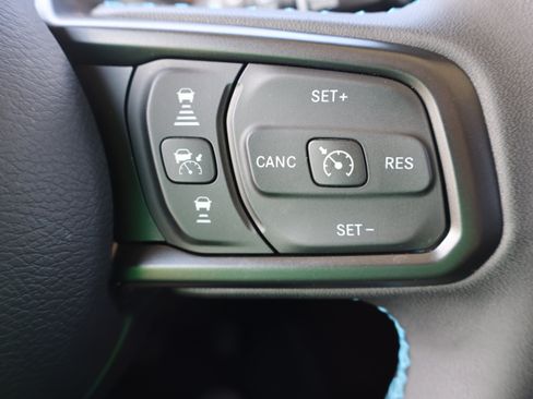 Used 2025 Jeep Wrangler Unlimited Rubicon 4xe w/ Convenience Group AWD/4WD image 16