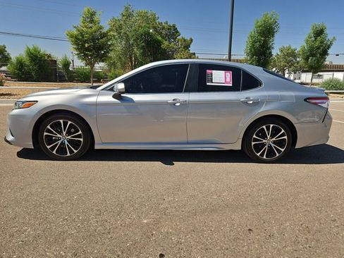 Used 2020 Toyota Camry SE AWD/4WD image 9