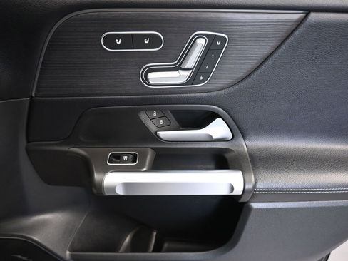 Used 2021 Mercedes-Benz GLB 250 4MATIC w/ Premium Package image 45