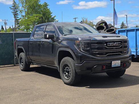Used 2022 GMC Sierra 1500 AT4 w/ Technology Package AWD/4WD image 2