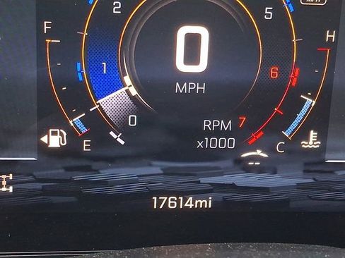 Used 2025 Chevrolet Suburban Z71 AWD/4WD image 19