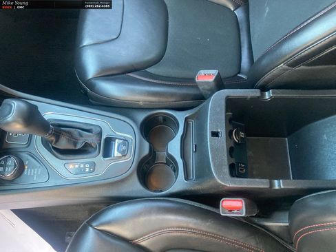 Used 2020 Jeep Cherokee Trailhawk w/ Comfort & Convenience Group image 31