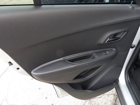 Used 2019 Chevrolet Trax LT w/ LT Convenience Package image 20