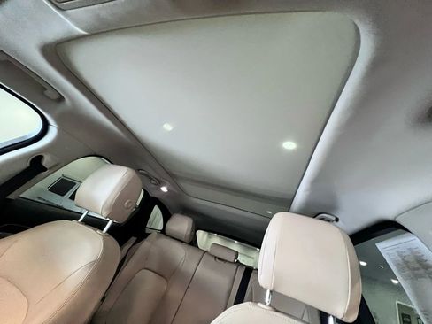 Used 2018 Jaguar F-PACE Premium image 30