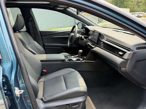 Used 2025 Toyota Camry XSE FWD image 12