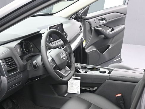 New 2026 Nissan Rogue SV image 7