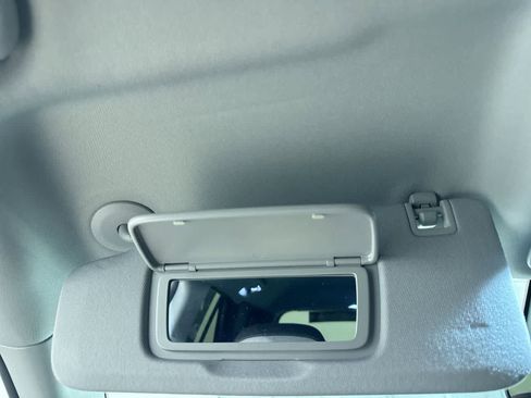 Used 2023 Chevrolet Equinox LS image 31