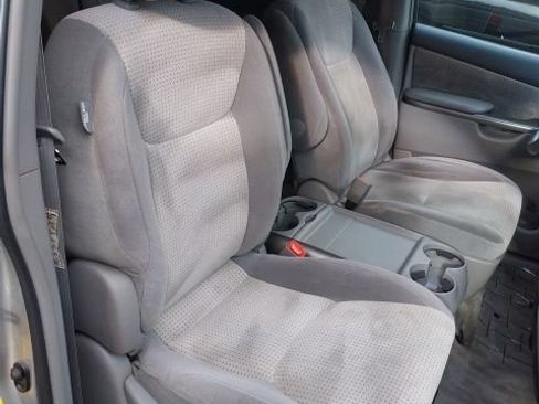 Used 2010 Toyota Sienna LE FWD image 13