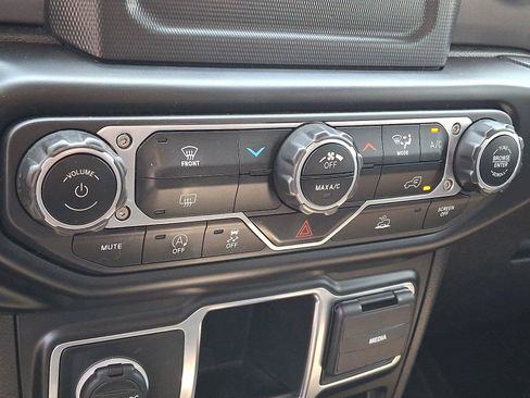 Used 2022 Jeep Gladiator Sport AWD/4WD image 16