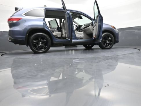 Used 2017 Toyota Highlander Limited Platinum w/ Carpet Mat Package AWD/4WD image 50