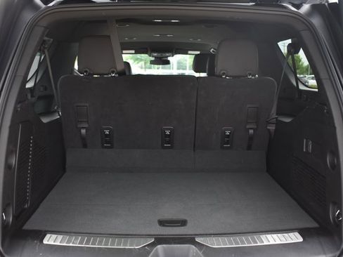 Used 2025 Chevrolet Suburban Z71 AWD/4WD image 17