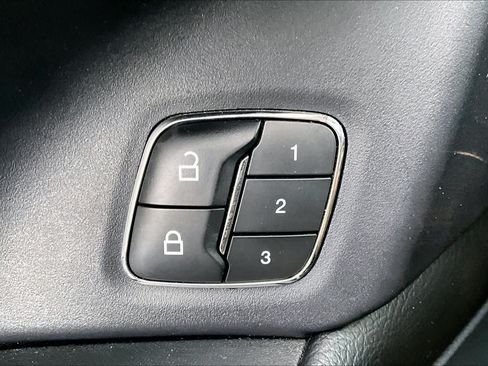 Used 2019 Ford Expedition XLT w/ Equipment Group 202A AWD/4WD image 34