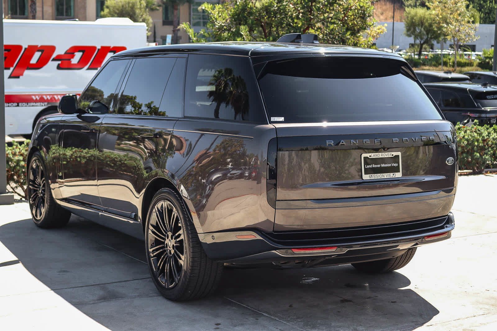 Used 2022 Land Rover Range Rover Long Wheelbase First Edition AWD/4WD image 4