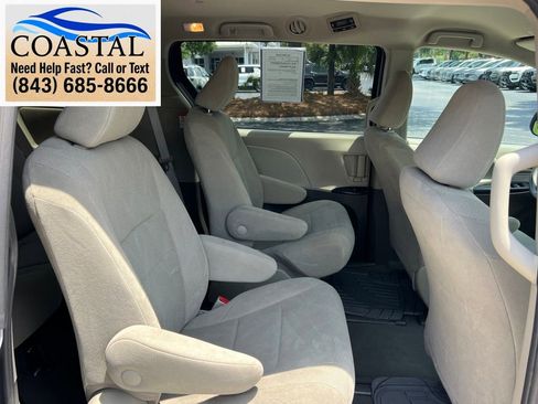 Used 2020 Toyota Sienna L FWD image 21
