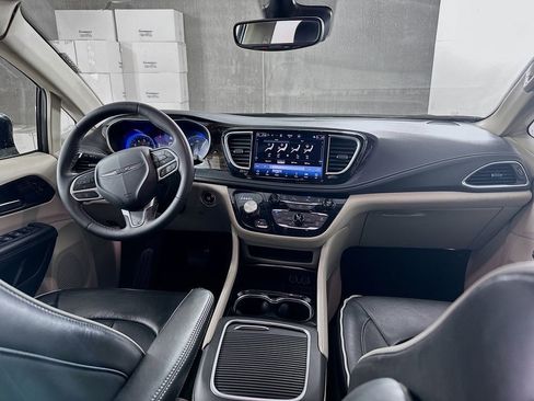 Used 2023 Chrysler Pacifica Limited FWD image 24