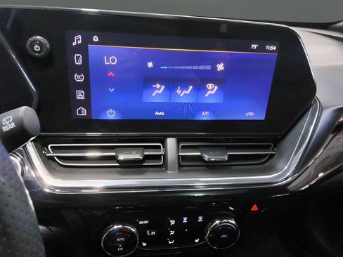 Used 2025 Chevrolet Trax RS w/ Sunroof Package FWD image 15