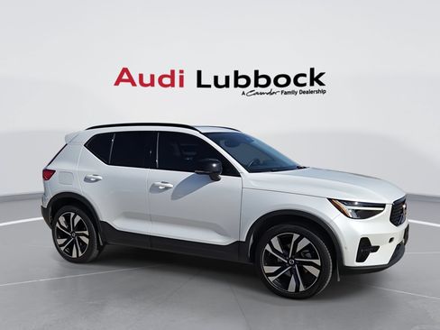 Used 2025 Volvo XC40 B5 Plus AWD/4WD image 9