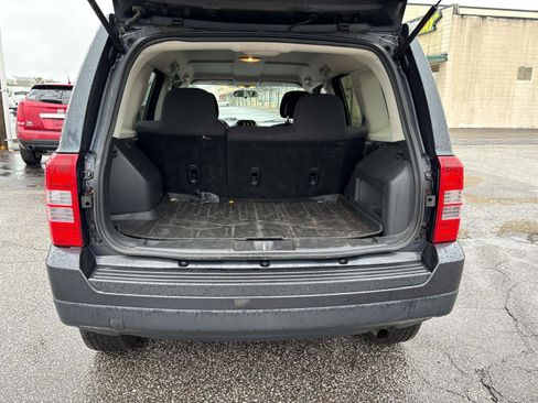 Used 2014 Jeep Patriot Latitude AWD/4WD image 5