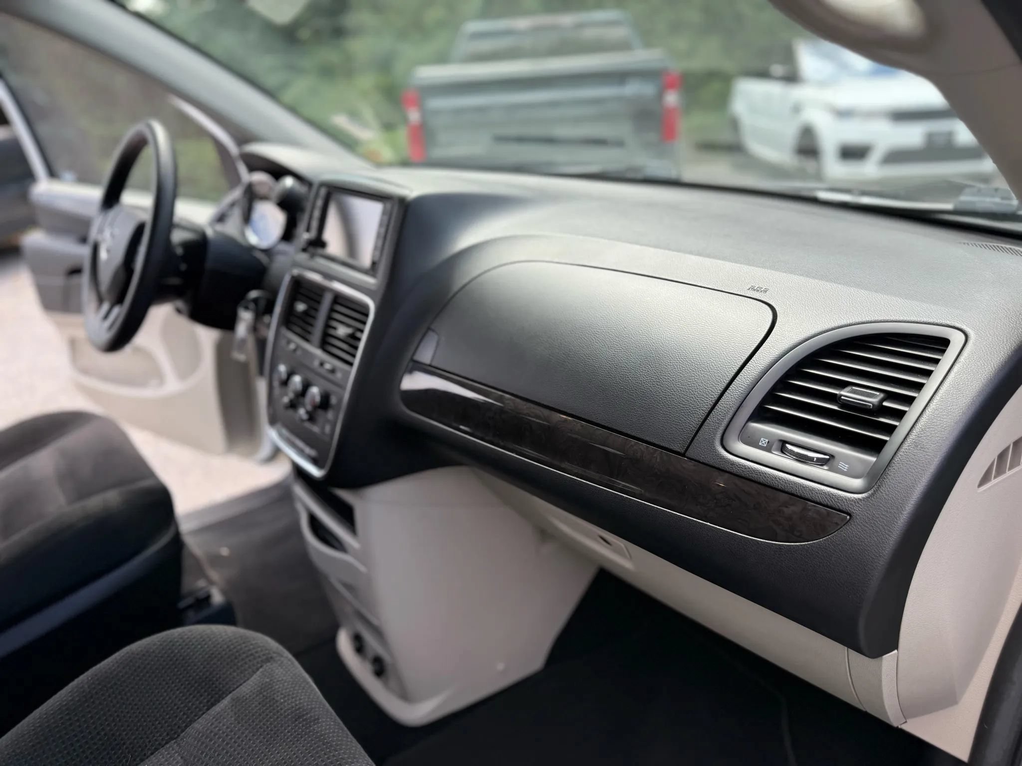 Used 2020 Dodge Grand Caravan SE w/ UConnect Hands-Free Group FWD image 14
