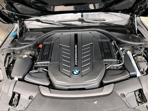 Used 2021 BMW M760i xDrive w/ Luxury Rear Seating Package AWD/4WD image 31