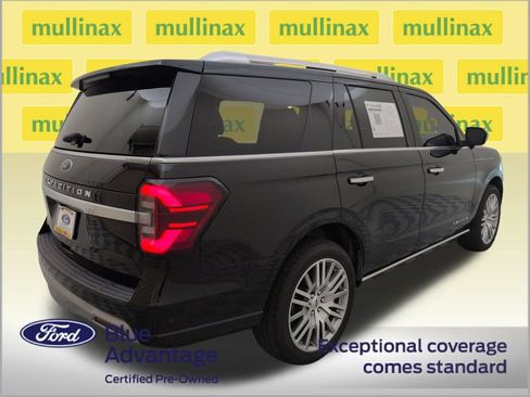 Certified 2023 Ford Expedition Platinum RWD image 3