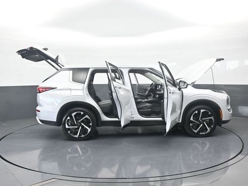 Used 2022 Mitsubishi Outlander SE image 78