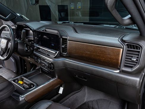 Used 2024 Chevrolet Silverado 3500 High Country w/ High Country Premium Package image 16