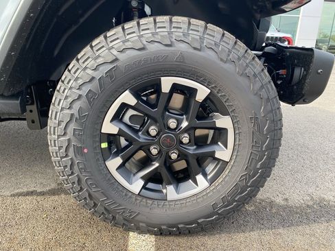 New 2025 Jeep Gladiator Rubicon AWD/4WD image 9
