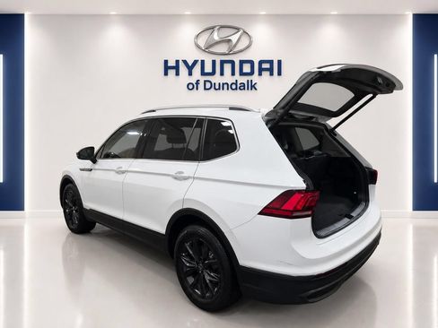 Used 2024 Volkswagen Tiguan SE FWD image 2