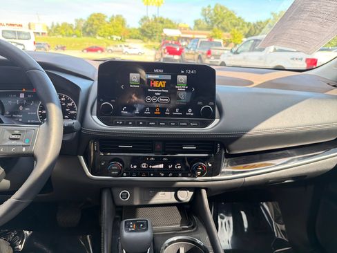 Used 2023 Nissan Rogue SL w/ SL Premium Package FWD image 21