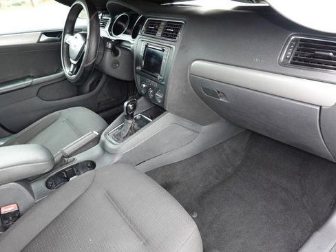 Used 2016 Volkswagen Jetta SE FWD image 17