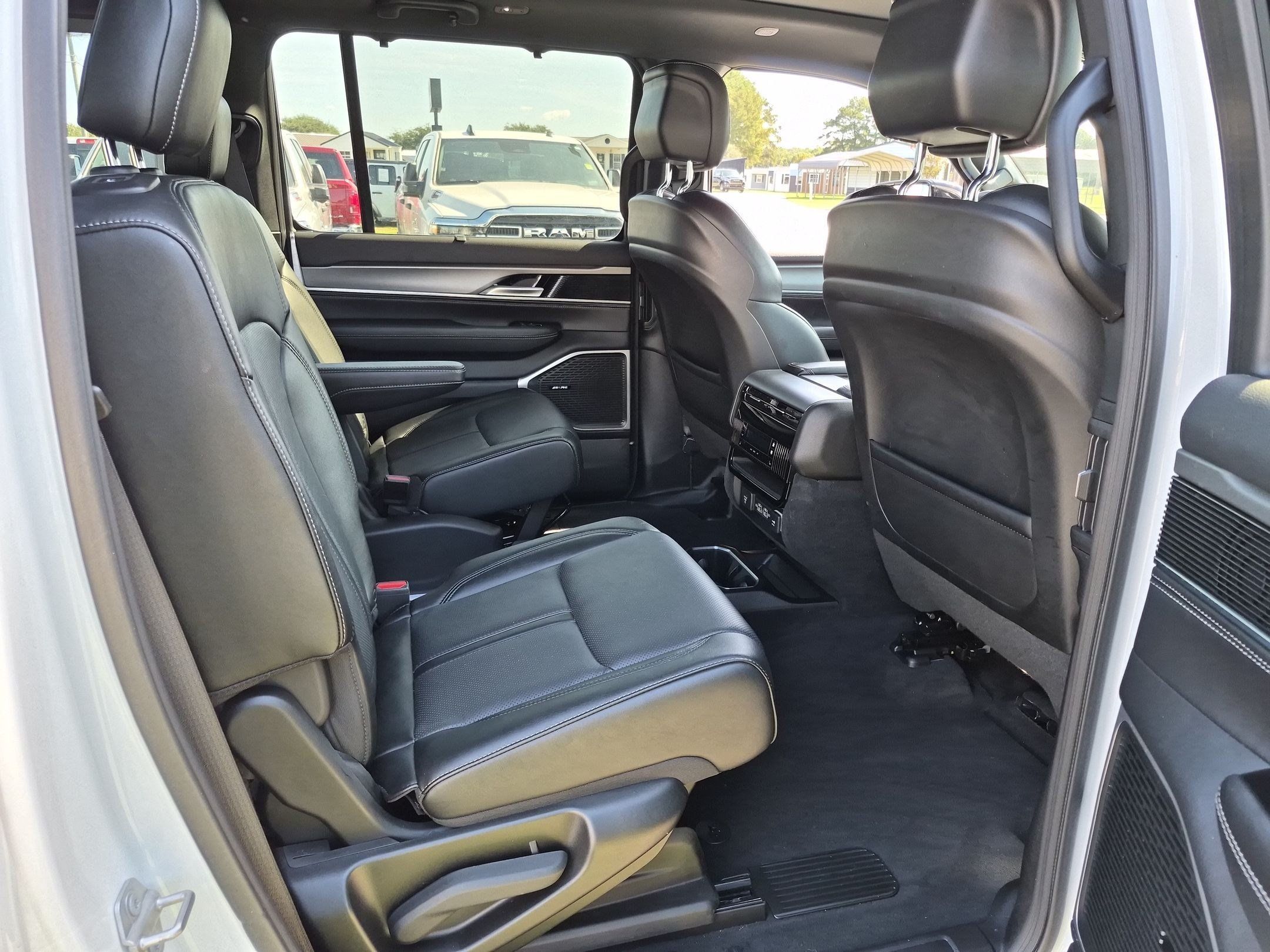 Used 2024 Jeep Wagoneer Series II w/ Convenience Group I RWD image 21